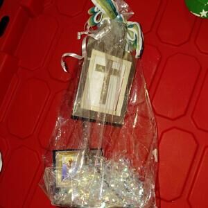 Giftable jesus hanging cross